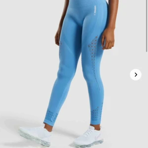  - OANVÄNDA Gymshark tights! STORLEK M (Original pris 600kr)  (frakt ingår ej i priset) Köpte två likadana därför jag säljer dessa. 
