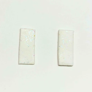  - Handgjorda örhängen i lera. Perfekt till fest då dessa glittrar supervackert! Nickelfria. Jag bjuder på frakten🥰