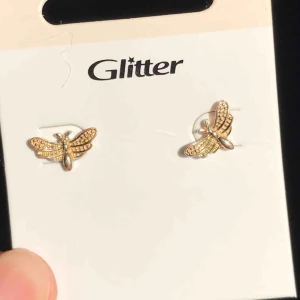  - Fina örhängen som inte kommer till användning, använda men självklart rengjorda noggrant!💞 Frakt på 11kr!😊