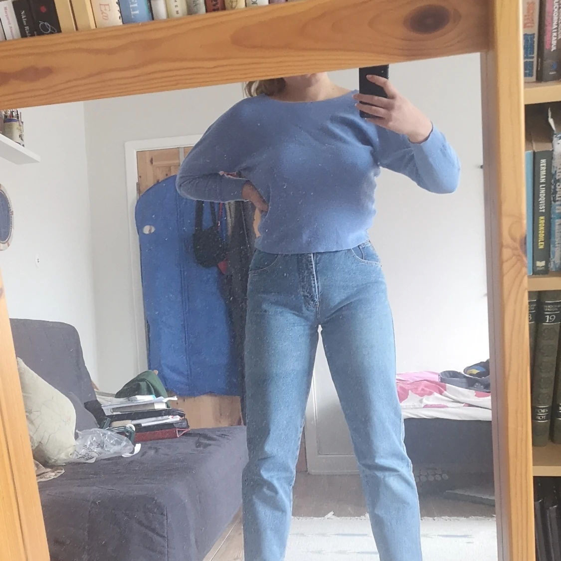 Stickad ljusblå tröja