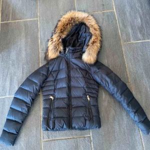  - Jättefin Rock and blue jacka 