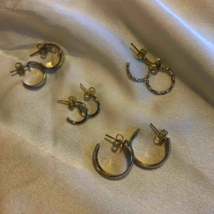  - Oanvända supersnygga örhängen! 15kr styck eller alla för 45.  Rabatt vid köp av fler, vilket kan kombineras med smycken från andra annonser på min sida!