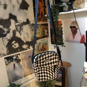  - Väl använd, frakt 42kr