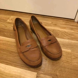  - Loafers från Marc O’Polo •Storlek 39 •Äkta läder  •190 kr 🚫Djurfritt och rökfritt hem 📍Kan mötes upp i Mölnlycke 📬Kan skickas mot fraktkostnad(63 kr-skicka lätt)