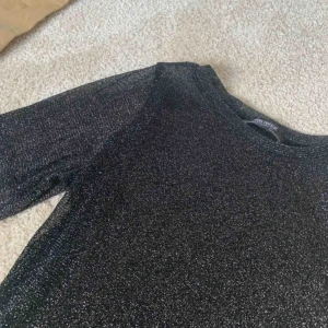  - Glitter t-shirt från Zara, frakt 20 kr🧚🏻