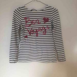 Bon voyage tröja från lindex  Originalpris:149 Frakt:50