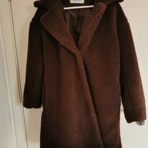 Ivyrevel kappa - Oanvänd Ivyrevelkappa som enbart hängt i garderoben. Förtjänar någon som kommer använda den ❤️ Betalning via Swish. 