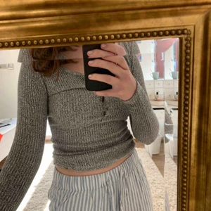  - Jätteskön gullig tröja i mjukt material som blir en fin  pjamas! Stretchig så passar s och m med!