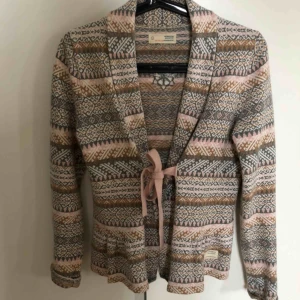  - Odd Molly kofta supersnygg endast testad. Storlek 1 i odd Molly världen. 