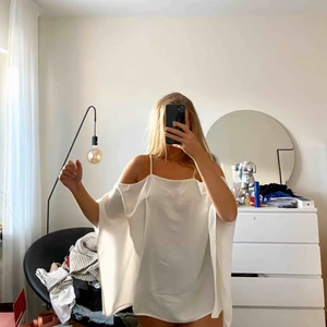  - Blus från Nelly, aldrig använd