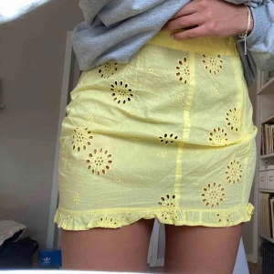  - Asfin gul kjol!🌜💫🪐