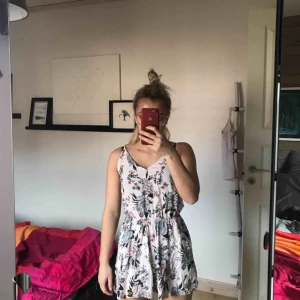  - Jumpsuit från H&M.