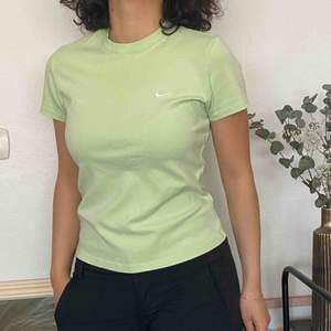 Favorit pastel gröna Nike tröjan ✨ Tjockt mjukt material. Frakt 35kr