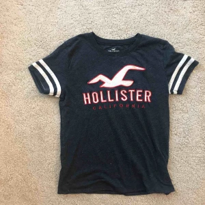 - Fin blå Hollister tröja ((inte fake)) 🦋