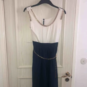  - Lång klänning som inte används mer, den är i jätte bra skick, passar både S/M, möts upp i Göteborg eller står köparen för frakt 