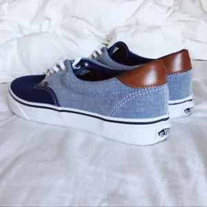  - Snygga blåa Vans!
Storlek 42!
Aldrig använda! 
Köpta på en Vans store ✨

Skriv i chatten vid intresse 🌞