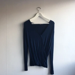  - Fin marinblå tröja