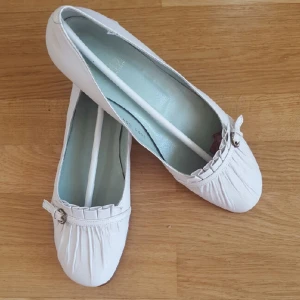  - Perfekta student- finskor. Billibi. Sparsamt använda. Nypris 1099kr. 