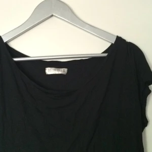  - Slapp passform.. söm i sidan som gått upp. 