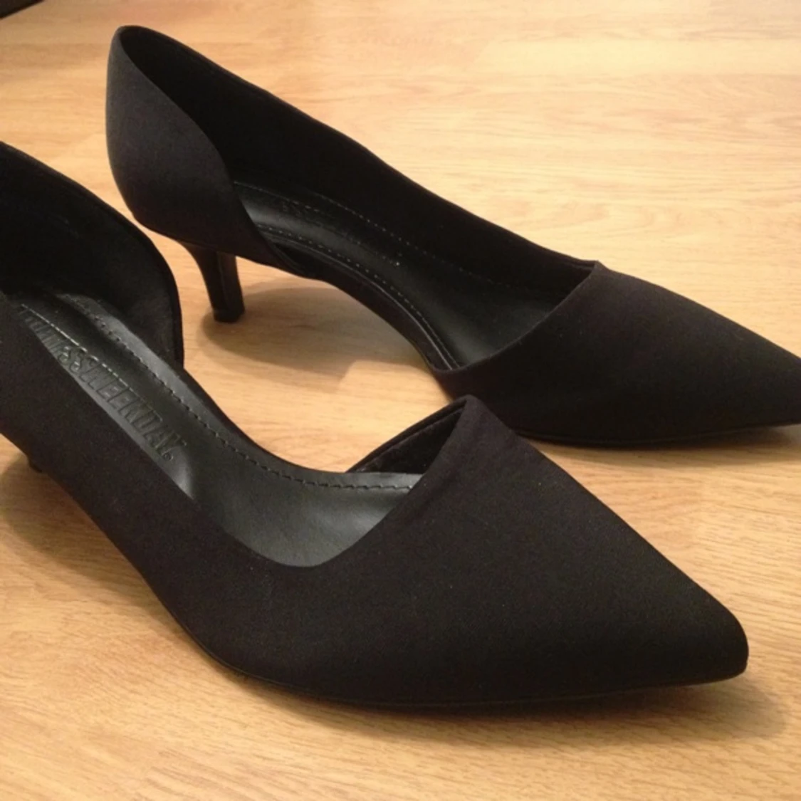 Helt oanvända skor med låg klack från Weekday. Köpta i somras för 500 kr - 1381237887