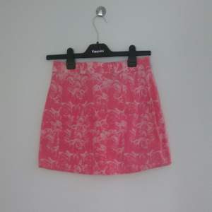 En rosig kjol från Lazy oaf som jag bara har använt två gånger. 🌹 