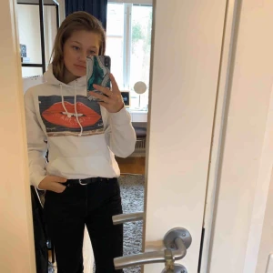  - Märke: The cool elephant Färg: vit Modell: ”lips” Storlek: XS Skick: bra Sparar vatten: 6 100 liter Sparat CO2: 5,8 kg Pris: 200kr