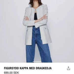 Zara jacka storlek M - Passar som stolek S också. Väldigt bra skick! Perfekt vårkappa. 