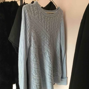  - Jättemjuk o skön stickad 😇 knappt använd!! Som ny