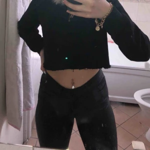  - Säljer dessa snygga skinbyxor ifrån Veromoda Nypris- 399 Mitt pris- 150 Använda ett par gånger