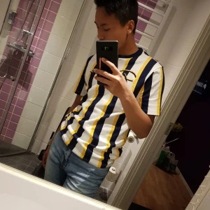 Champion T-shirt - Champion T-shirt. 60kr storlek S. Älskar materialet och jätte skön att ha på sig. Sparsamt använd för att jag inte går med färg kläder. Frakt tillkommer. #tshirt