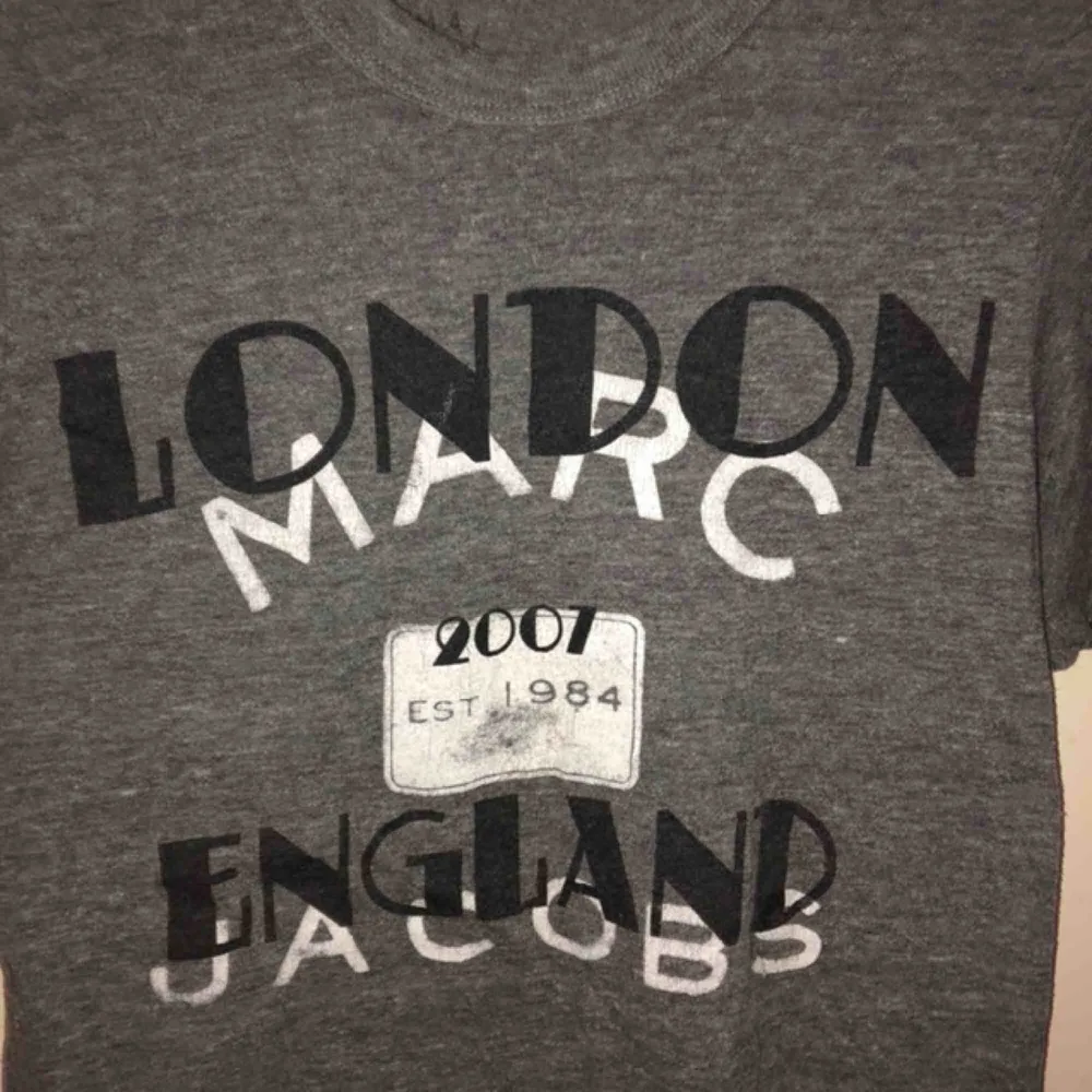 Snygg Marc Jacobs T-shirt . T-shirts.