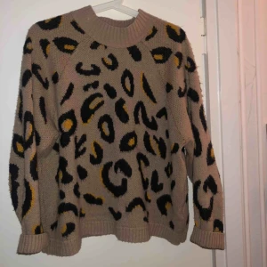  - Leopard tröja använd bara några gånger. Storlek M