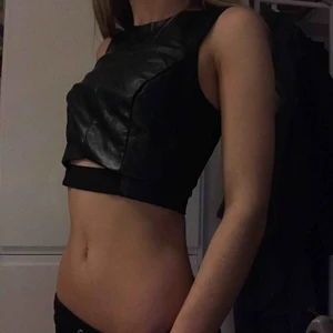 Topp - Faux leather croptop🖤🖤🖤