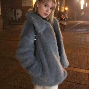  - Nypris 900kr, använd en säsong till fint så är som ny. Så mysig.