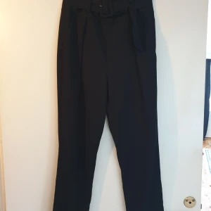 Gina tricot byxor - För korta för mig. Passar en som är kortare än 179