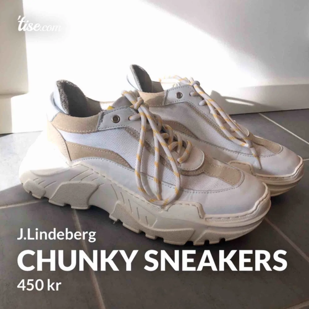 Sneakers från J.Lindeberg. Använda men i gott skick! Dock skavda i fram på vänsterfoten (se bild). Ordpris 2200kr. #jlindeberg . Skor.
