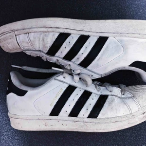  - Adidas superstar i bra skick! Storlek 38