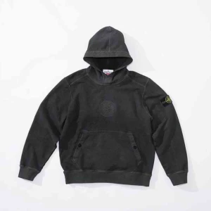  - Säljer min supreme x Stone island hoodie aldrig använd bara testad  Kom med pris förslag  Kan även tänka mig att byta 