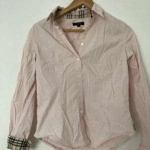 Skjorta - Knappt använd skjorta burberry