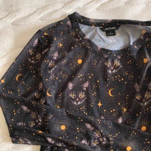  - Supercool meshtröja från Monki! Oanvänd! 