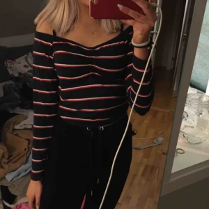  - Fin randig tröja från bikbok❤️❤️