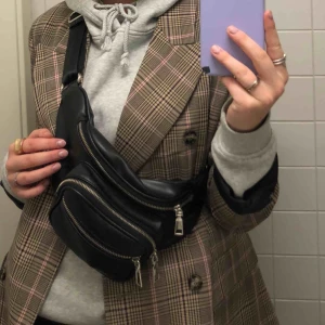  - En skit snygg oversized kavaj som knappt är använd.