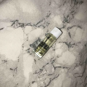  - Franslim som är väldigt starkt och håller tills man tar bort det med ett borttagningmedel från samma märke 💕💕  Nypris: 60 kr