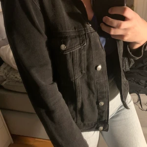 Jeansjacka - Säljer min stentvättade jeansjacka från hm.