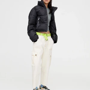 Pufferjacket - Pufferjacket från pull&bear, passar en XS-M. Kom privat för fler bilder ✨ 350kr inkl