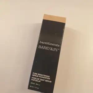 Säljer en oanvänd baremineralsfoundation pga har en oöppnad redan. En jätte bra foundation för personer med problemhy!