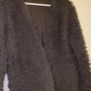 Höst Jacka från GinaTricot - Denna har jag använt ett par gånger! Perfekt att ha i början av hösten. Jackan är i storlek XL. 