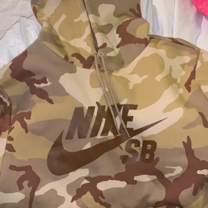 Nike sb hoodie - Aldrig använd super skön:) möts i Malmö eller skickar