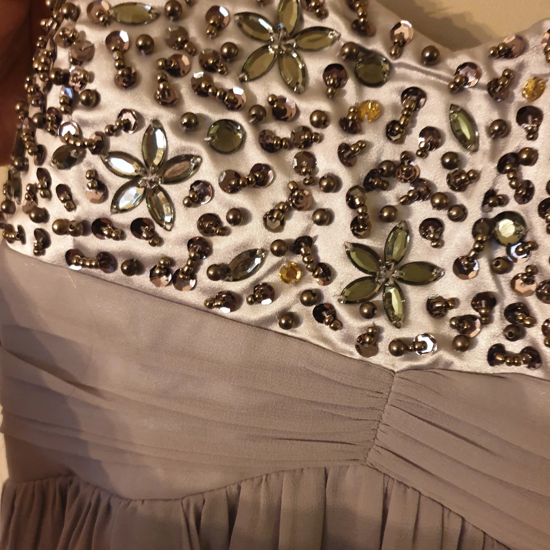 Grå klänning  - 91