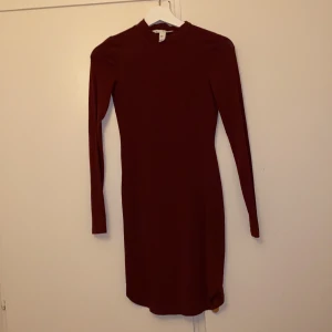 Poloklänning - Vinröd, använd 2 gånger.
